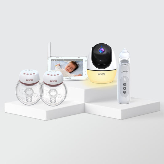 Luumii elektrisk brystpumpe, babymonitor med skjerm og nattlys, og elektrisk nesesuger presentert som et samlet produktsett.