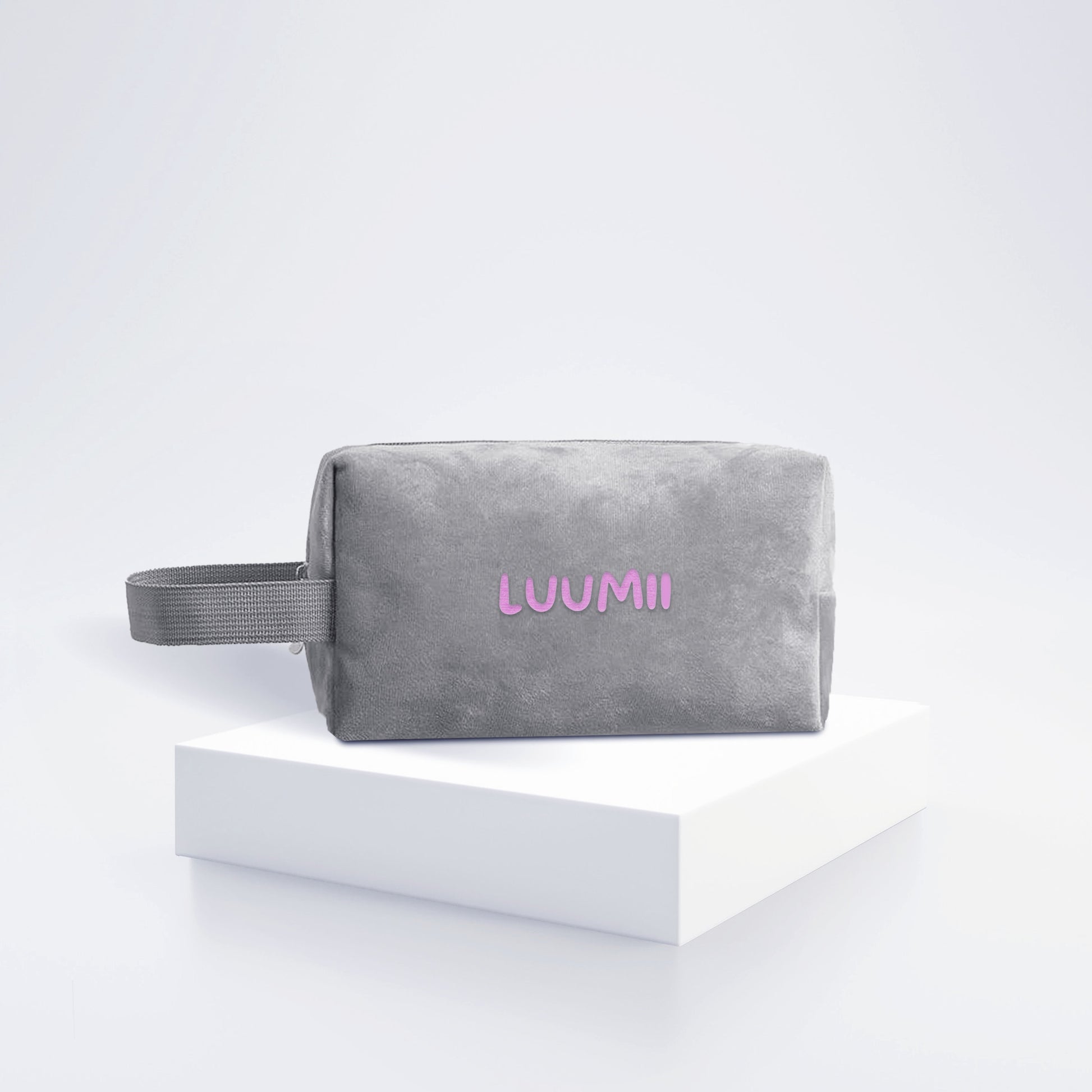 Luumii MiniBag i grå farge på hvit bakgrunn