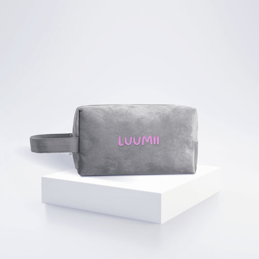 Luumii MiniBag i grå farge på hvit bakgrunn