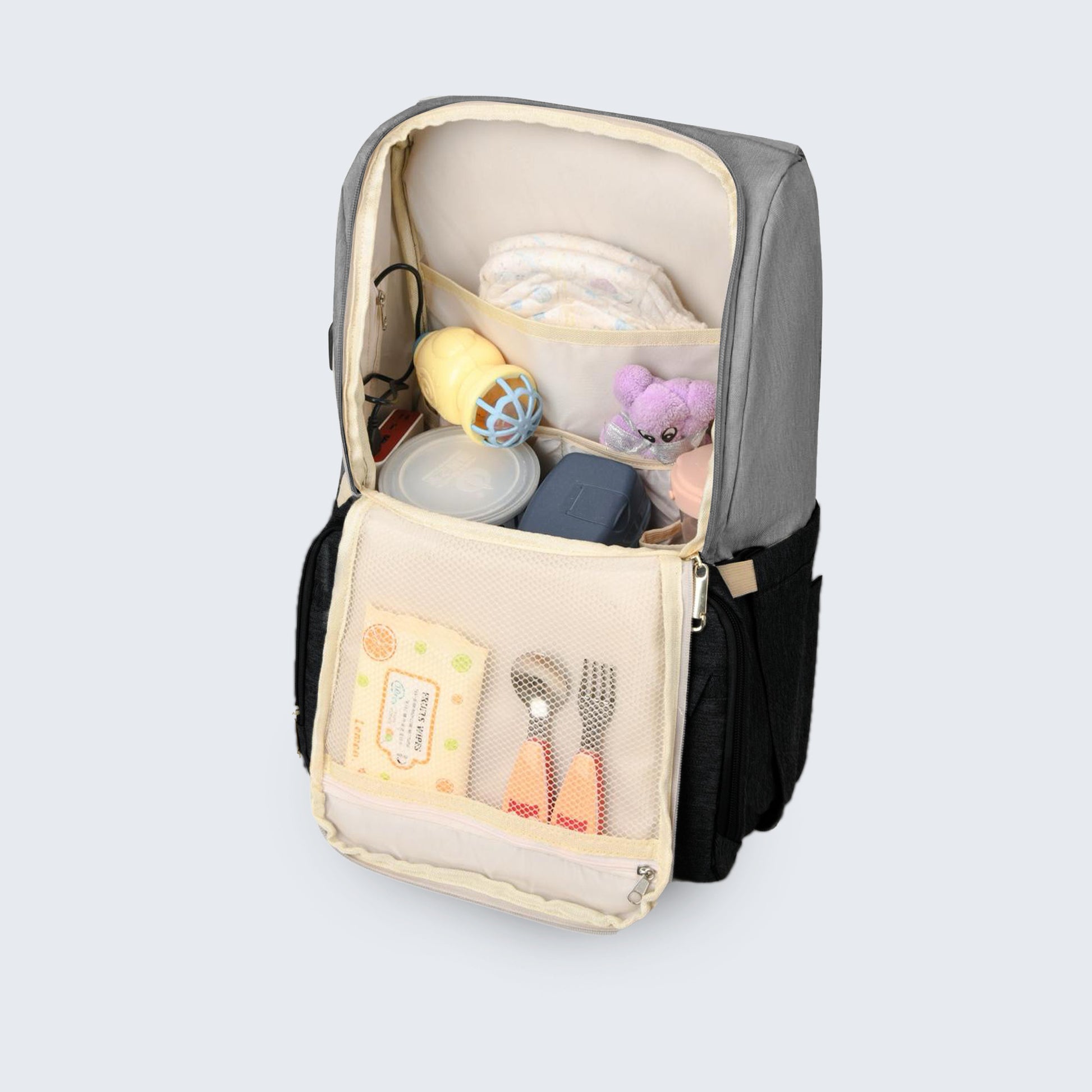 Innside av Luumii stelleveske med organiserte lommer for bleier, leker og babyutstyr